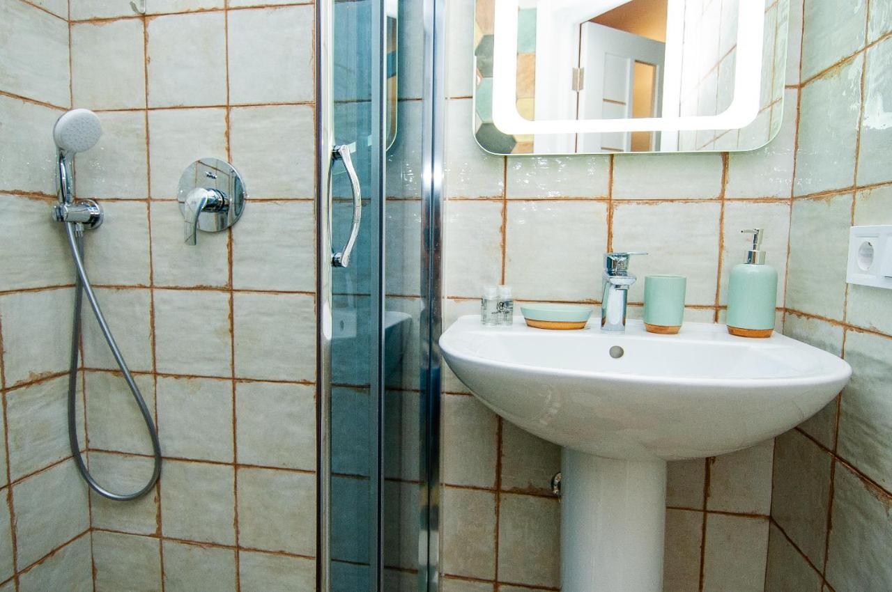 Apartments On Chaykovskogo 16 Одеса Екстериор снимка